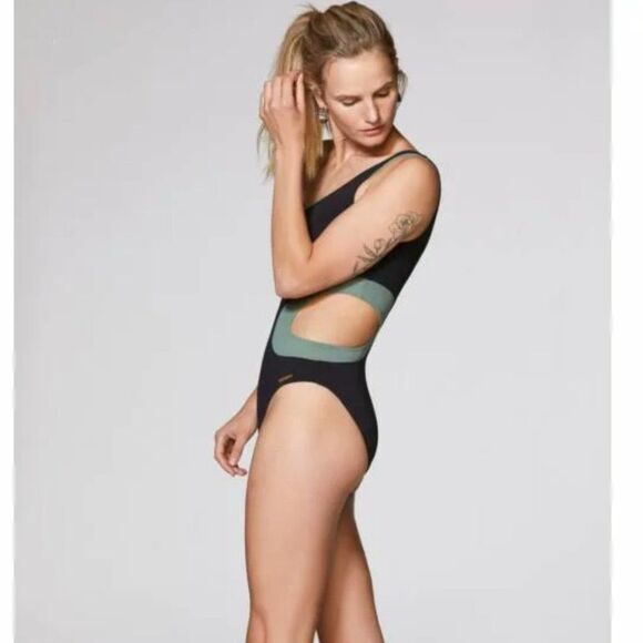 Vince Camuto Sz 4 One Shoulder One Piece Swimsuit - Picture 7 of 13